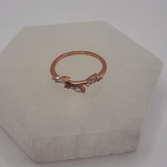 R1007 Sterling Silver Vine Ring - Charmed Aroma - Picture 3 of 7